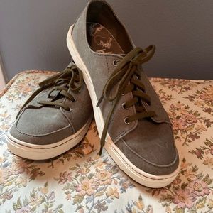 Canvas LL Bean Tennis Shoes. Size 9 in Olive Green. Excellent condition!